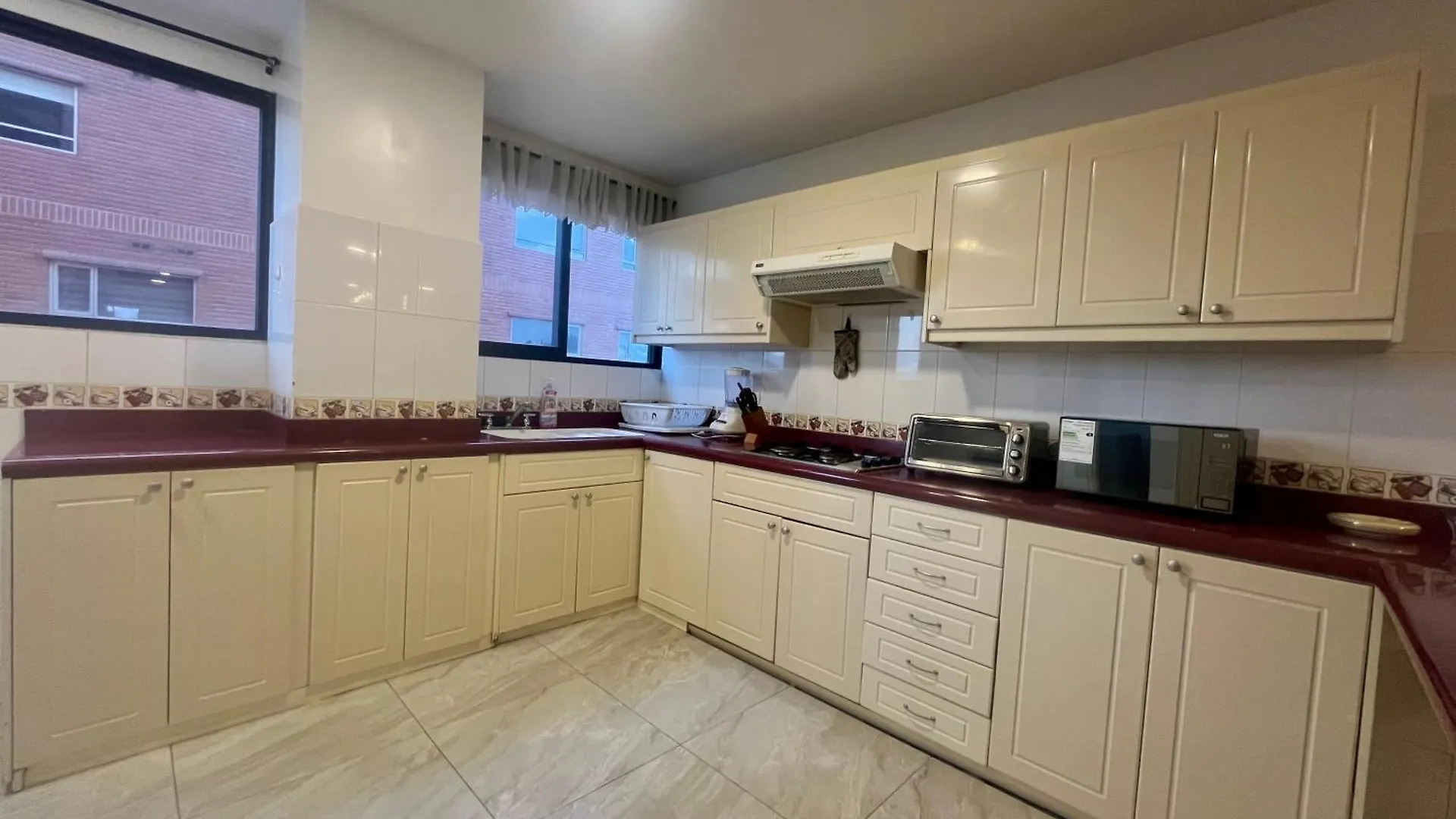 Enorme, 3 Habitaciones, Vista A Toda La Ciudad, Zona Exclusiva, Jacuzzi Cuenca Apartamento