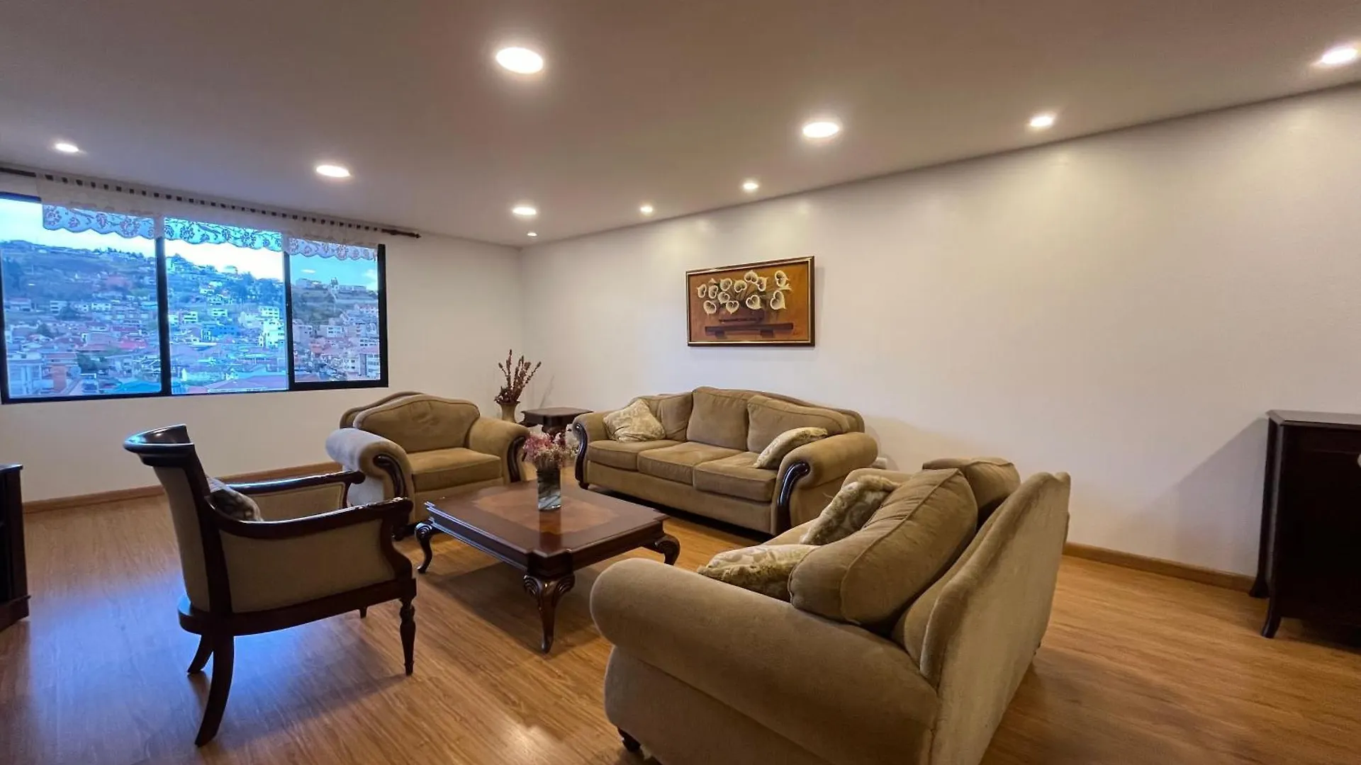 Enorme, 3 Habitaciones, Vista A Toda La Ciudad, Zona Exclusiva, Jacuzzi Cuenca 0*,
