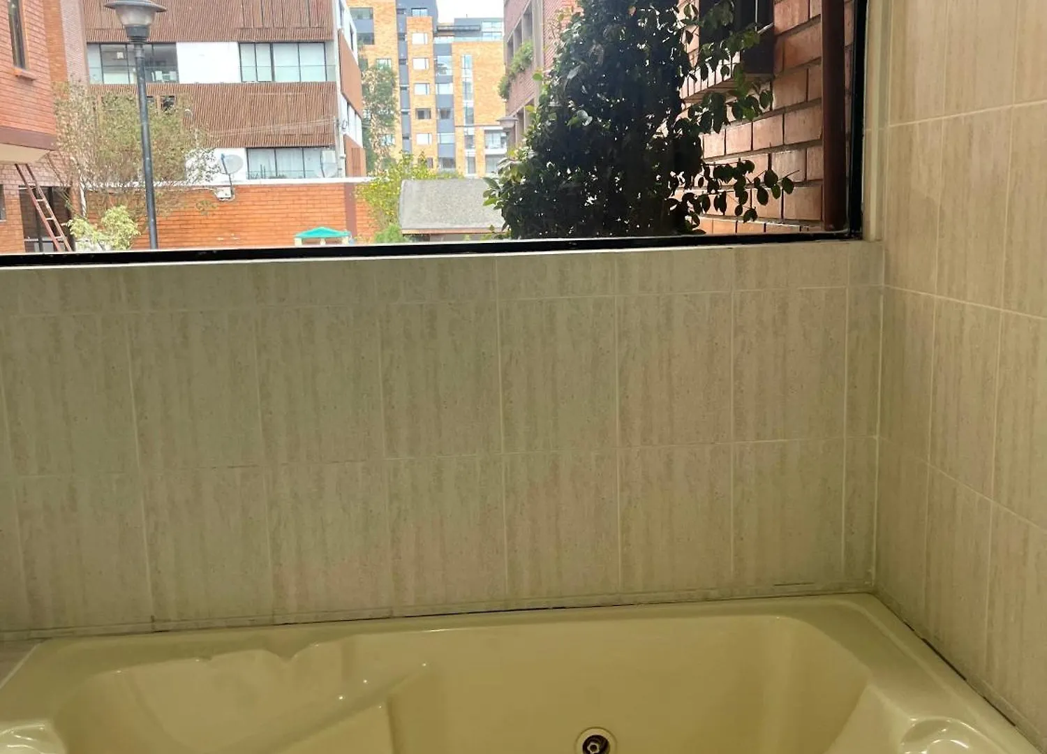 Enorme, 3 Habitaciones, Vista A Toda La Ciudad, Zona Exclusiva, Jacuzzi Cuenca