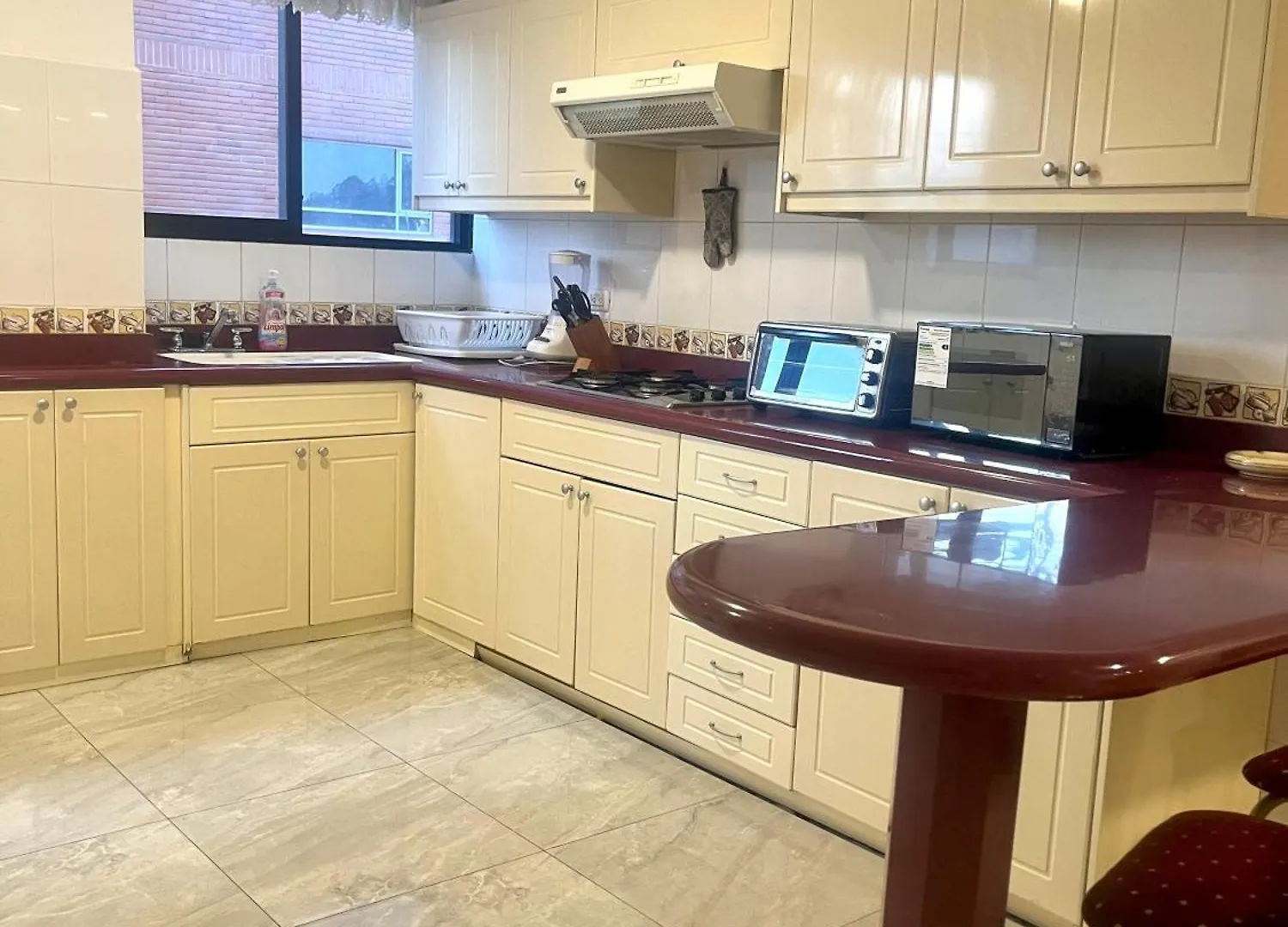 Apartamento Enorme, 3 Habitaciones, Vista A Toda La Ciudad, Zona Exclusiva, Jacuzzi Cuenca
