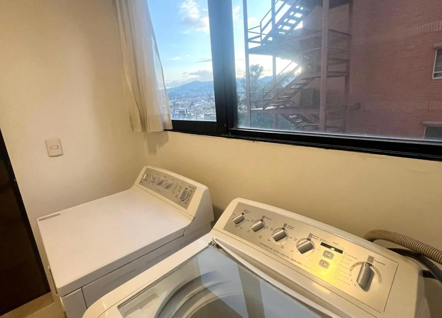 Enorme, 3 Habitaciones, Vista A Toda La Ciudad, Zona Exclusiva, Jacuzzi Cuenca 0*,