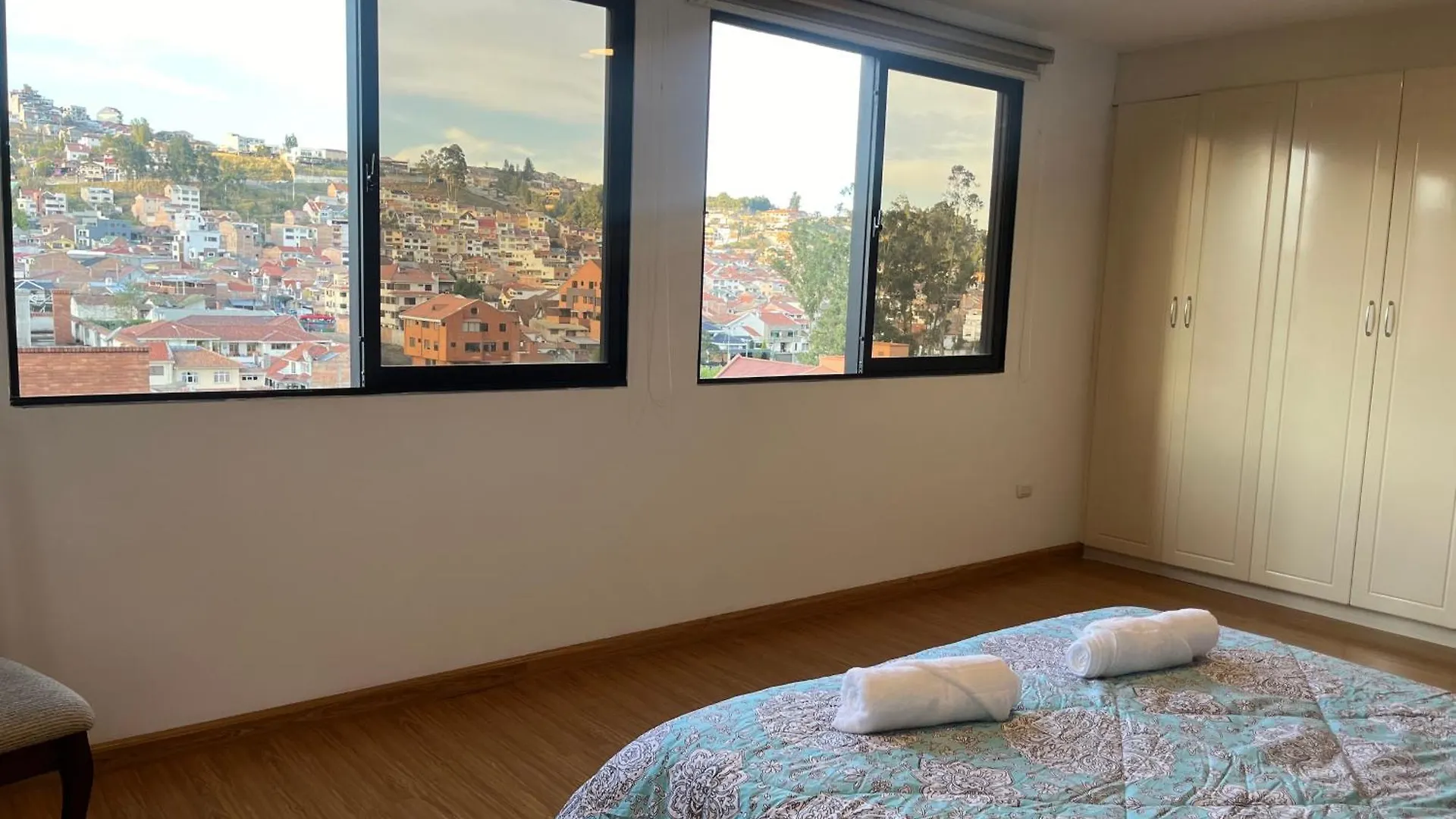 Enorme, 3 Habitaciones, Vista A Toda La Ciudad, Zona Exclusiva, Jacuzzi Cuenca 0*,  Ecuador