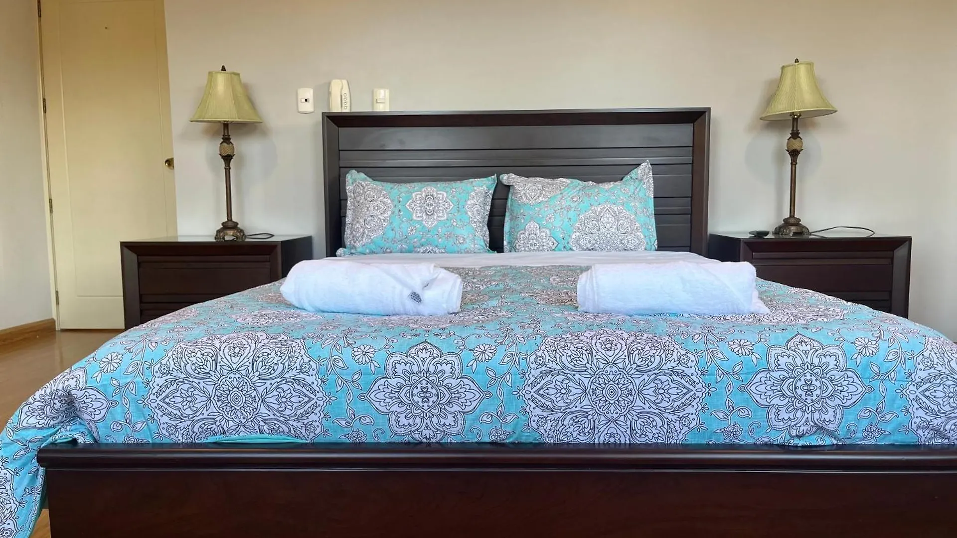 Apartamento Enorme, 3 Habitaciones, Vista A Toda La Ciudad, Zona Exclusiva, Jacuzzi Cuenca Ecuador