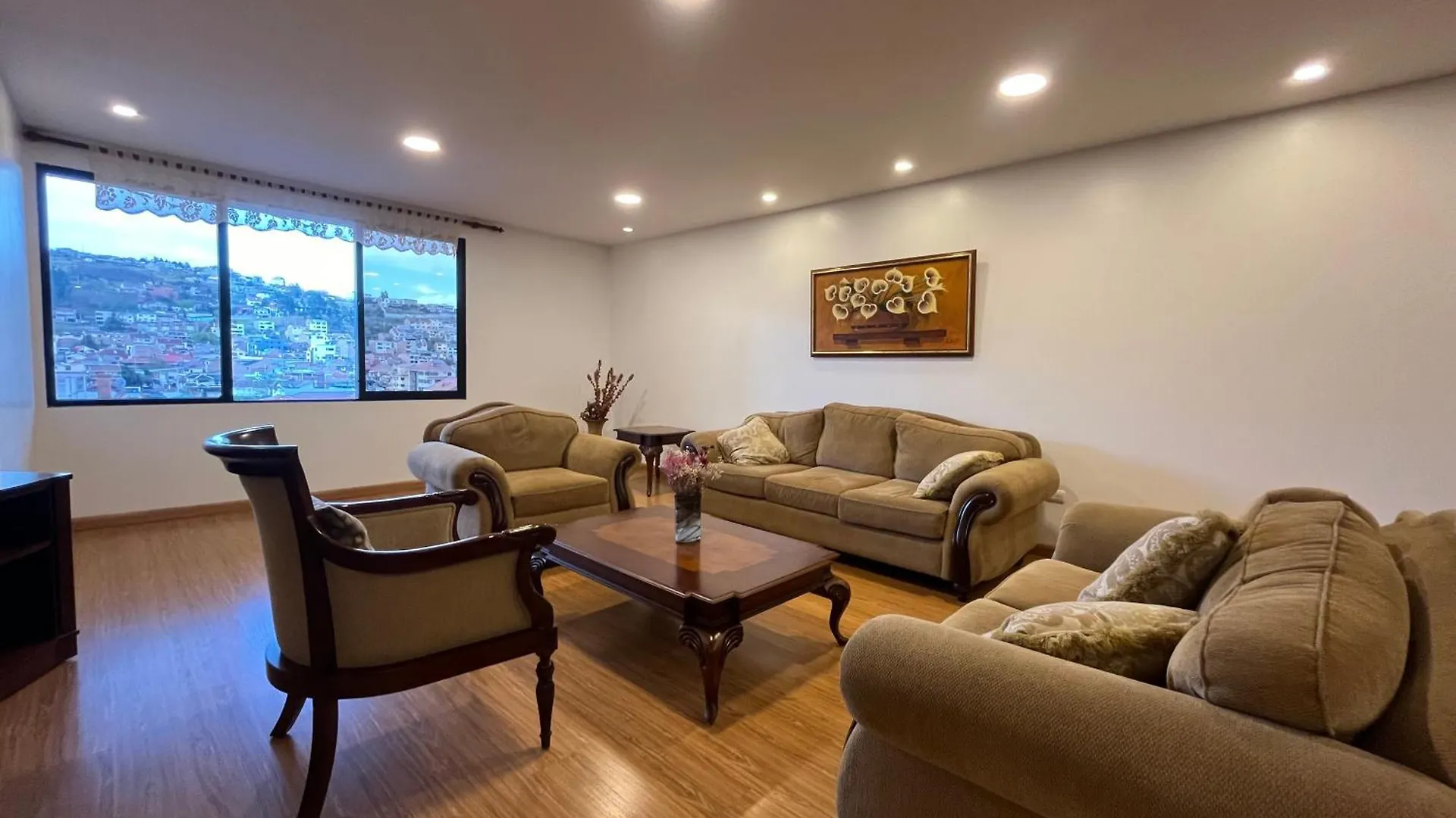 Enorme, 3 Habitaciones, Vista A Toda La Ciudad, Zona Exclusiva, Jacuzzi Cuenca Ecuador