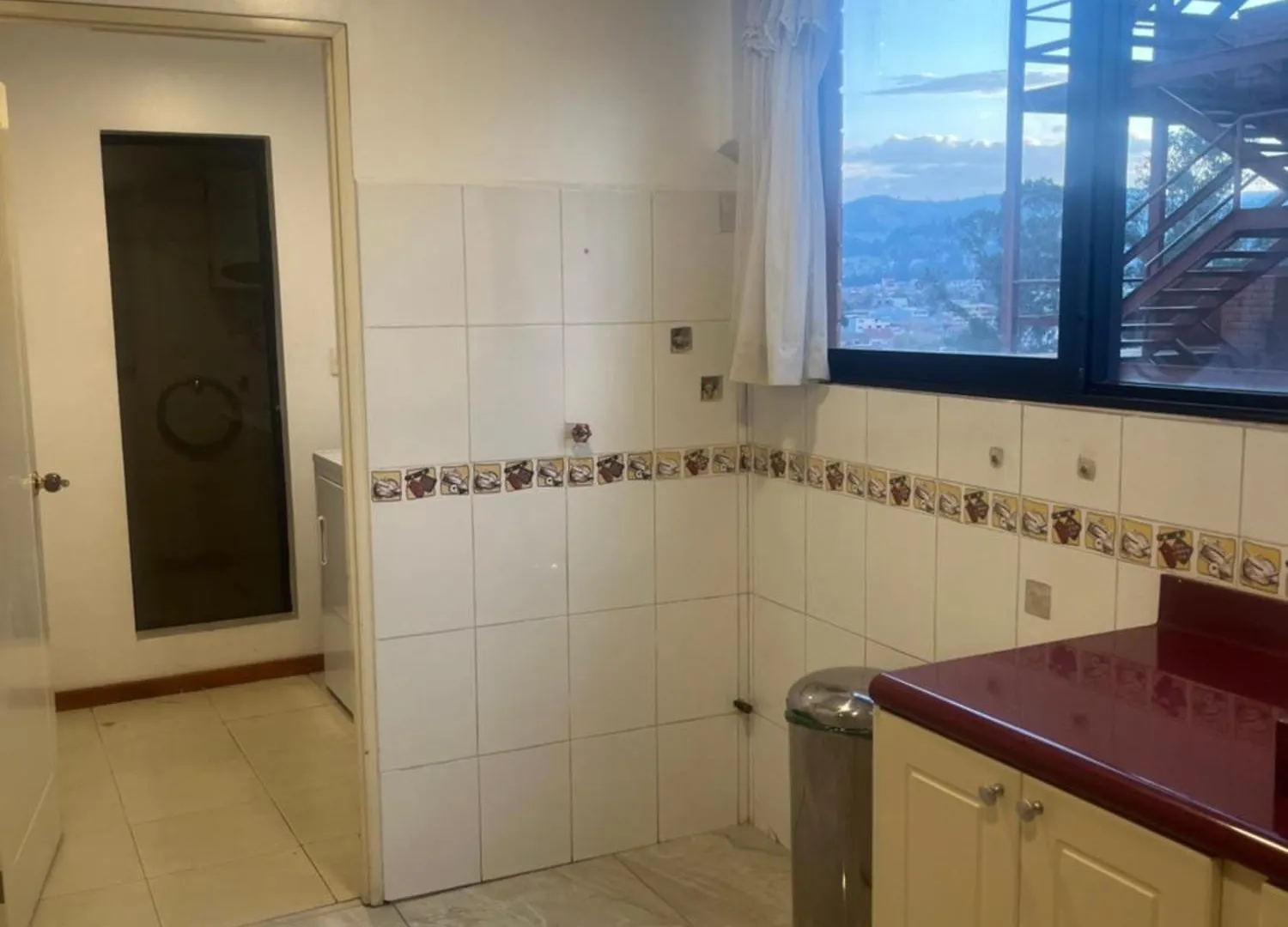 Apartamento Enorme, 3 Habitaciones, Vista A Toda La Ciudad, Zona Exclusiva, Jacuzzi Cuenca