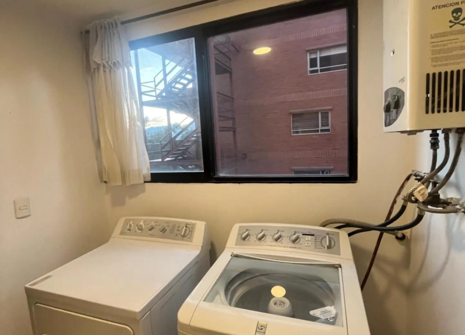 Enorme, 3 Habitaciones, Vista A Toda La Ciudad, Zona Exclusiva, Jacuzzi Cuenca Apartamento