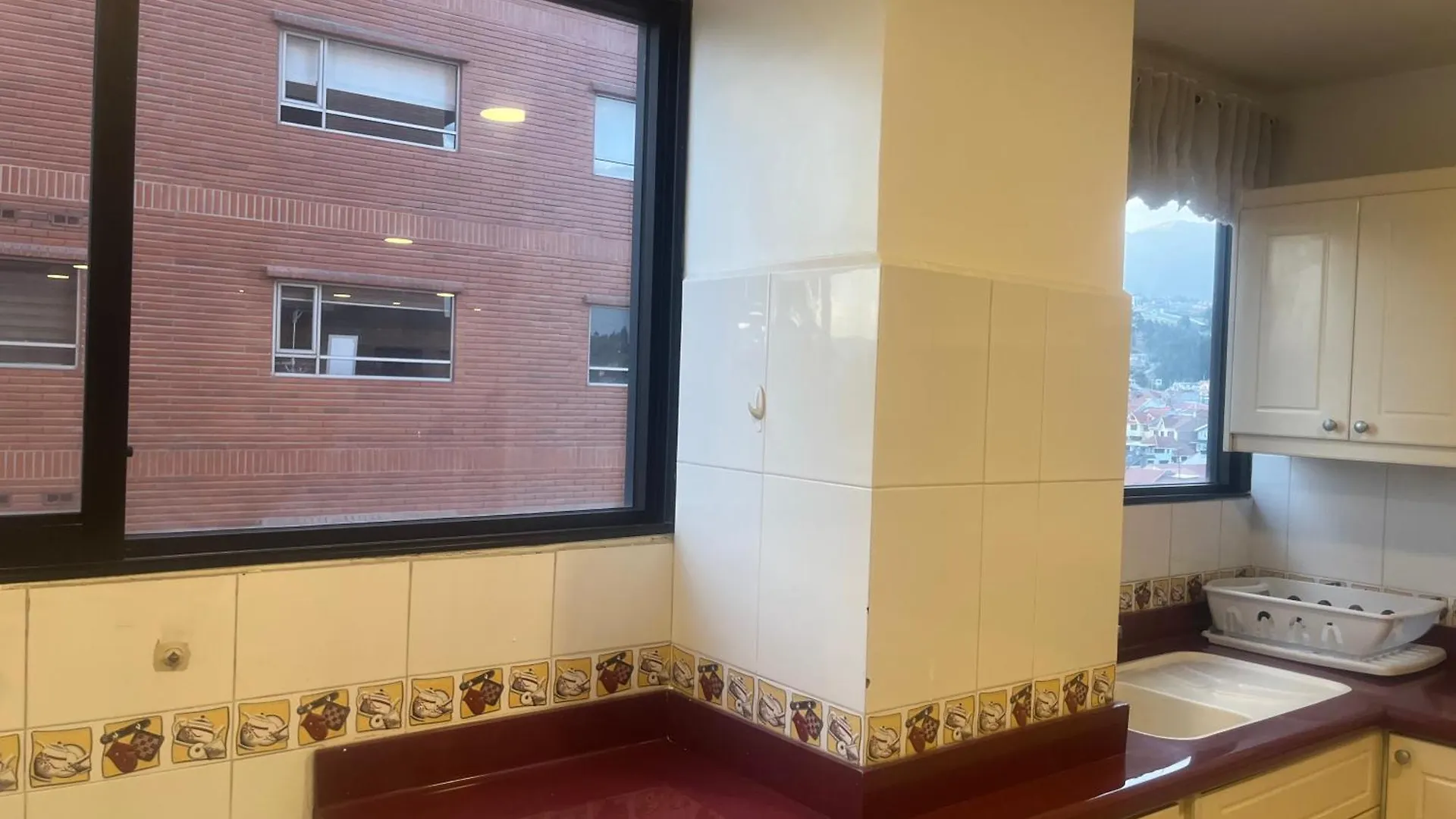 Enorme, 3 Habitaciones, Vista A Toda La Ciudad, Zona Exclusiva, Jacuzzi Cuenca 0*,