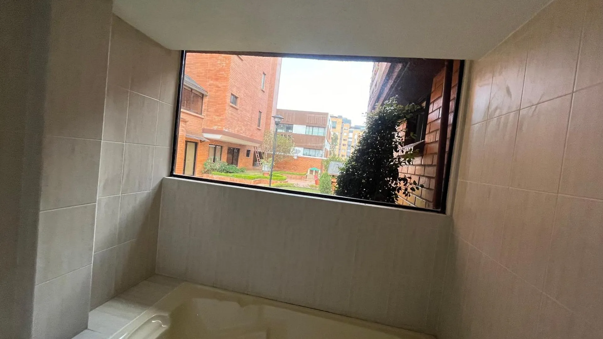 Enorme, 3 Habitaciones, Vista A Toda La Ciudad, Zona Exclusiva, Jacuzzi Cuenca Ecuador