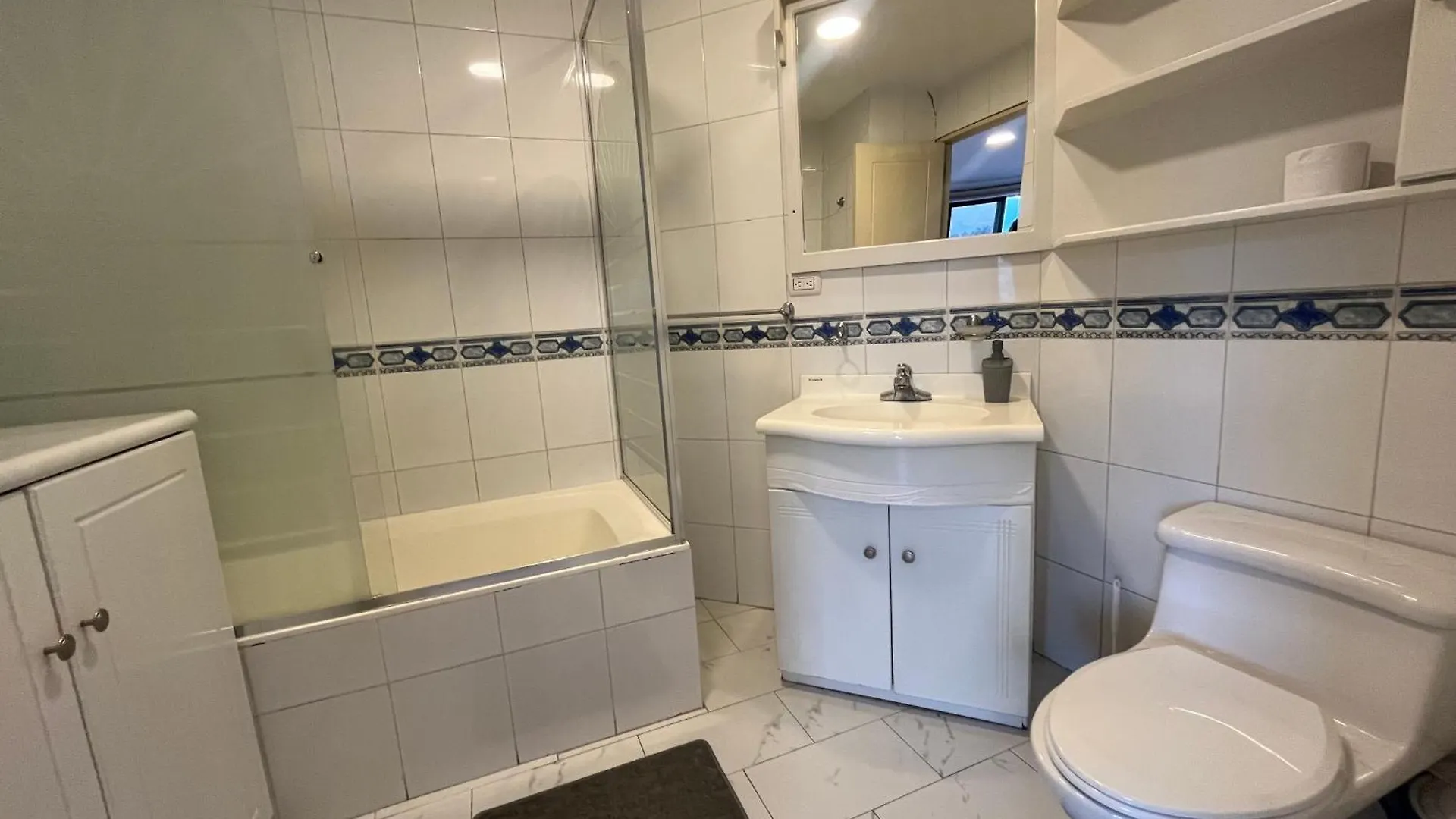 Enorme, 3 Habitaciones, Vista A Toda La Ciudad, Zona Exclusiva, Jacuzzi Cuenca 0*,  Ecuador