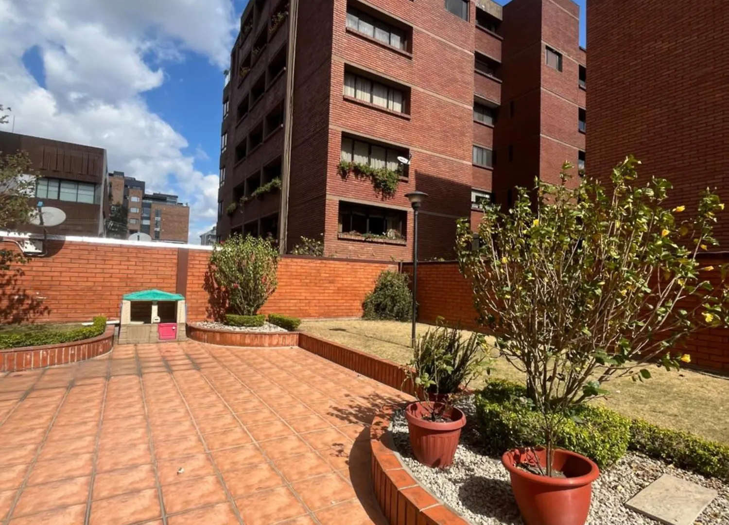 Enorme, 3 Habitaciones, Vista A Toda La Ciudad, Zona Exclusiva, Jacuzzi Cuenca Apartamento