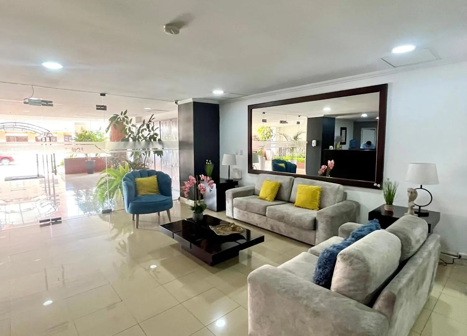 Apartamento Enorme, 3 Habitaciones, Vista A Toda La Ciudad, Zona Exclusiva, Jacuzzi Cuenca